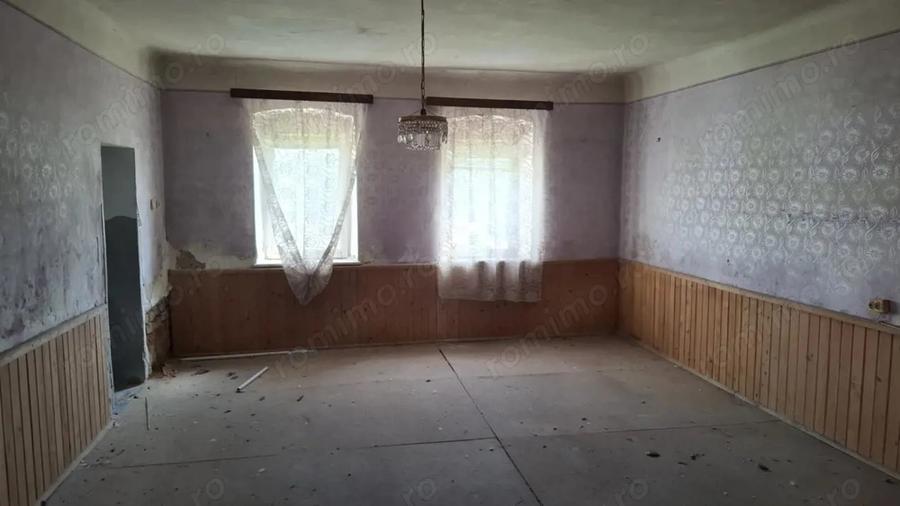 Casă cu 3 camere cu Teren 1472 Mp în Central