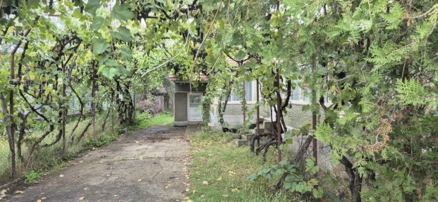 Casă cu 3 camere în Zărnești