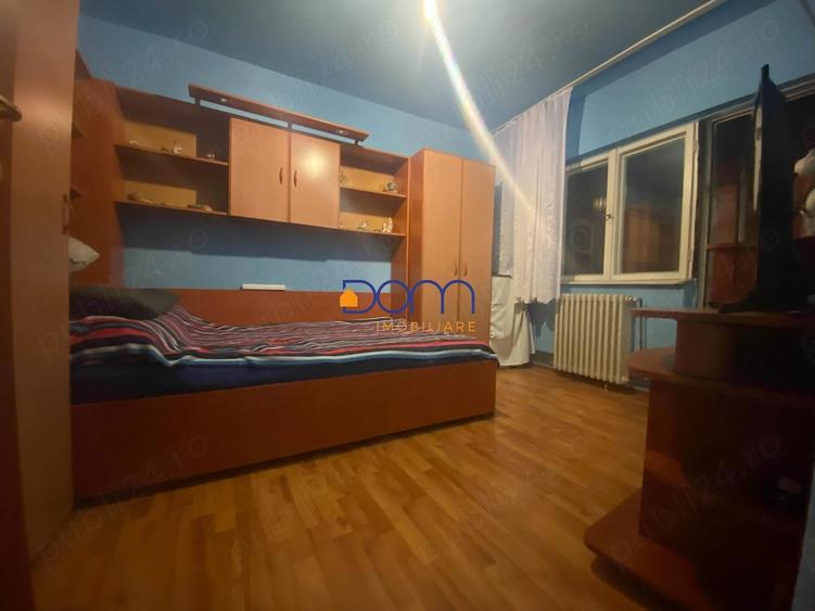 Apartament cu 4 camere decomandat în Central