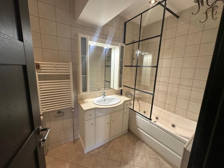 Apartament cu 4 camere, mobilat în Calea Călărașilor