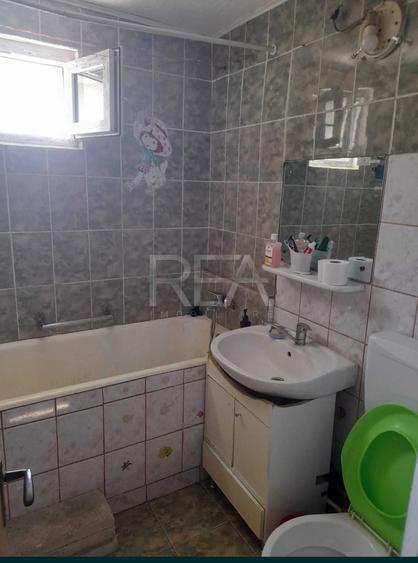 Apartament cu 3 camere decomandat, mobilat în Berceni