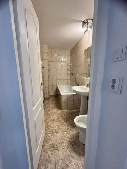 Apartament cu 3 camere decomandat în Plopilor