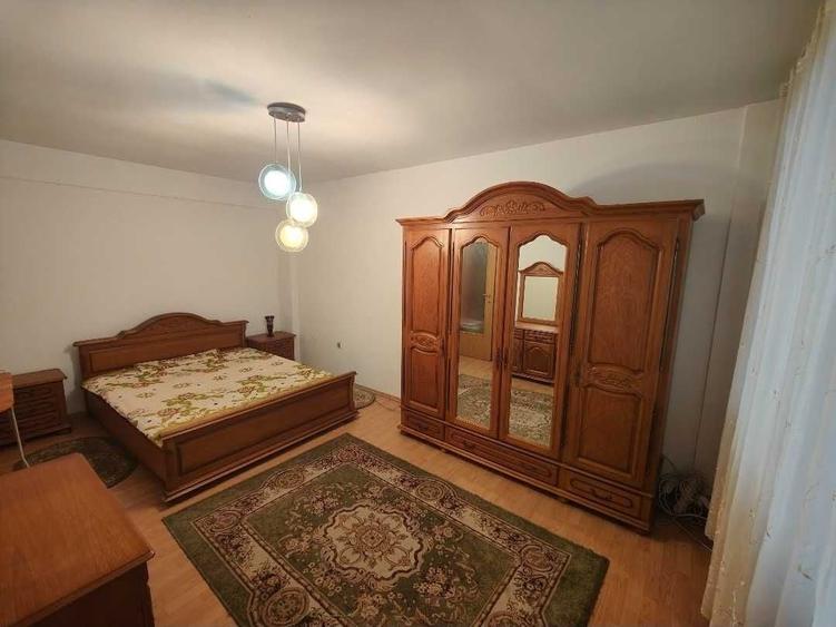 Apartament cu 2 camere decomandat în Craiovița Nouă