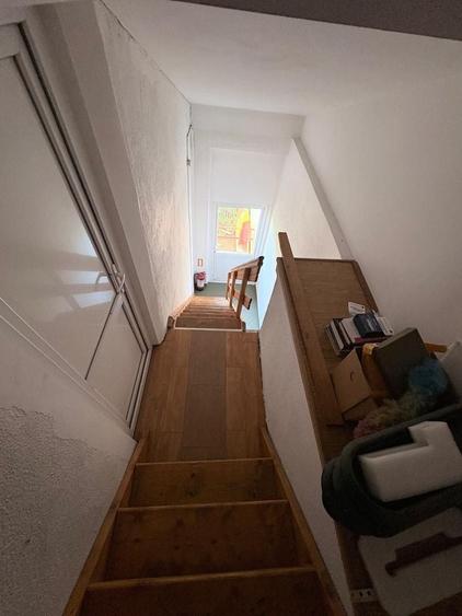 Casă individuală cu 10 camere cu Canalizare în Central