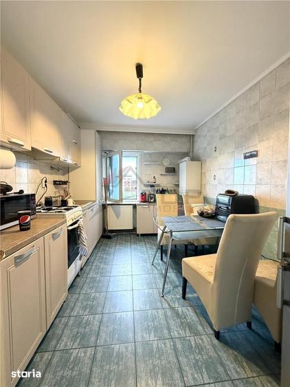 Apartament cu 3 camere decomandat în Nicolina