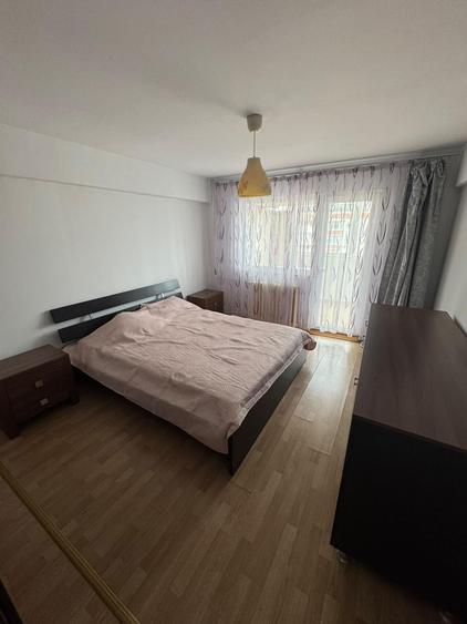 Apartament cu 4 camere decomandat în Moșilor