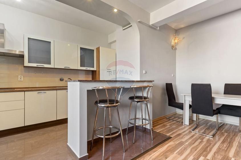 Apartament cu 3 camere decomandat, mobilat în UTA