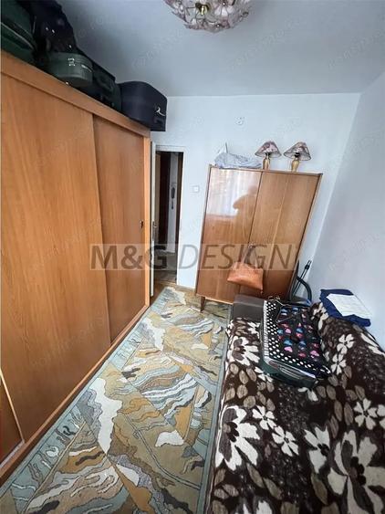Apartament cu 4 camere semidecomandat în Central