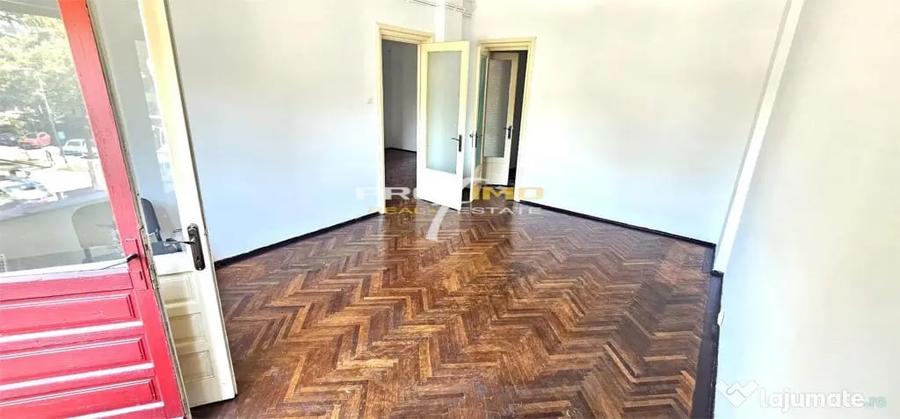 Apartament cu 6 camere decomandat în Central