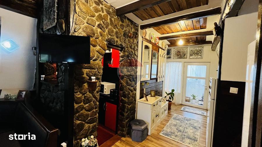 Casă cu 4 camere cu Teren 959 Mp în Lăzăreni