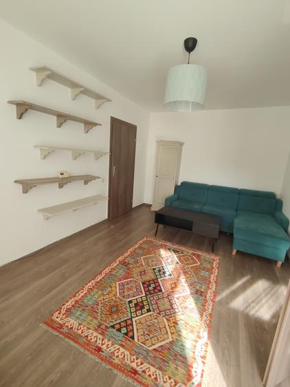 Apartament cu 2 camere semidecomandat, mobilat în 1 Mai