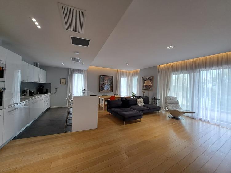 Apartament cu 4 camere decomandat în Herăstrău