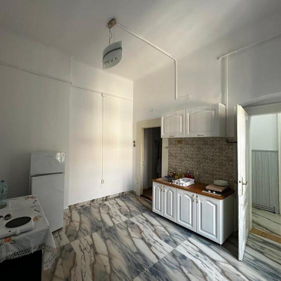 Apartament cu 5 camere circular, mobilat în Central