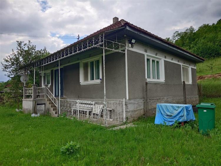 Casă cu 3 camere cu Teren 12861 Mp în Luncoiu de Jos
