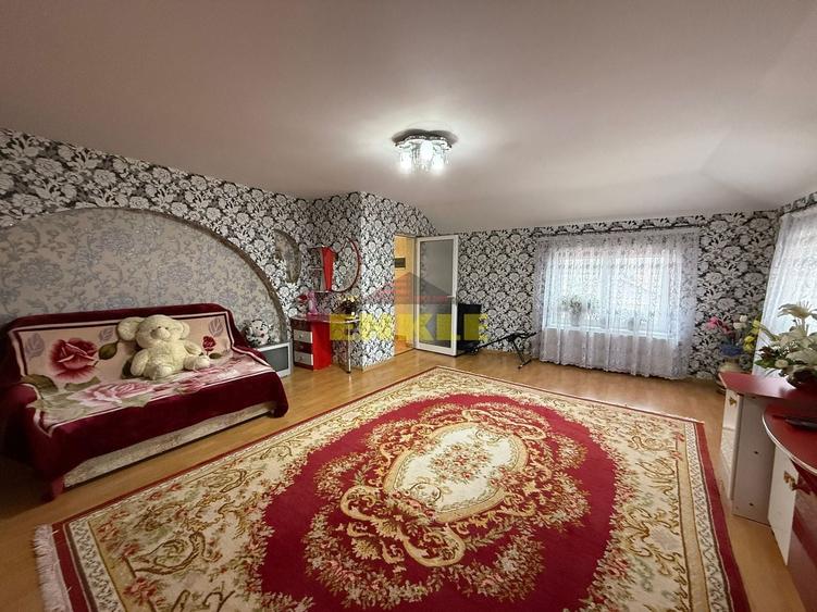 Casă individuală cu 8 camere cu Teren 150 Mp în Central