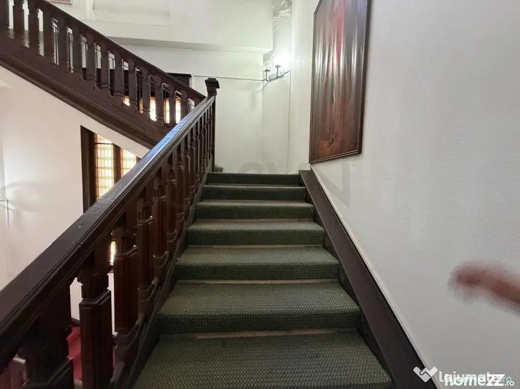 Casă cu 11 camere cu Teren 2100 Mp în Romană