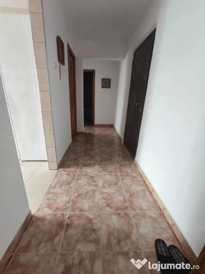 Apartament cu 2 camere decomandat în Siret