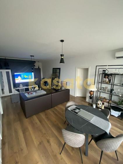 Apartament cu 3 camere semidecomandat, mobilat în Băneasa