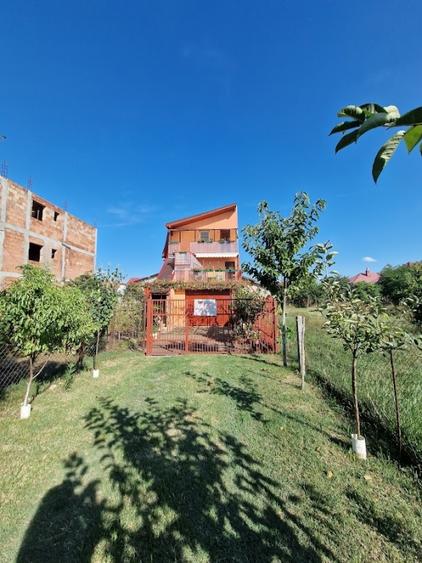 Casă individuală cu 8 camere cu Canalizare în Fratelia