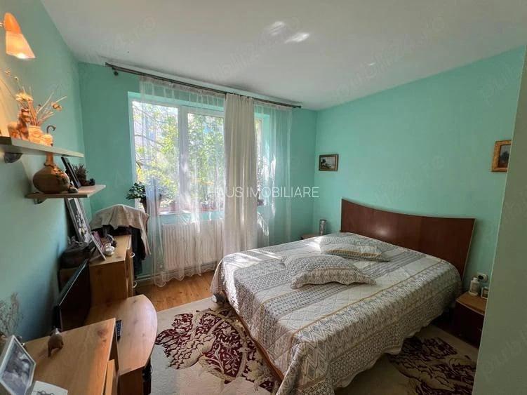 Apartament cu 3 camere decomandat în Far
