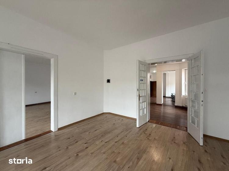 Casă cu 4 camere cu Teren 430 Mp în Cetate