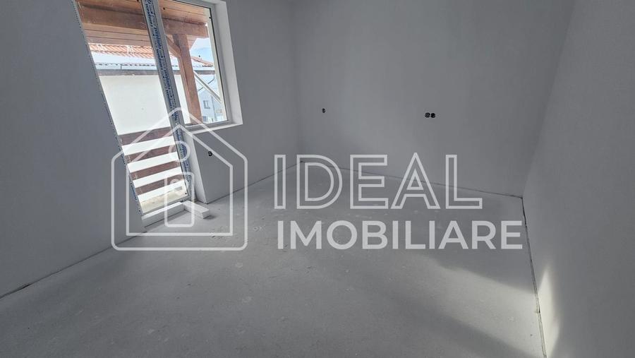 Duplex cu 4 camere cu Canalizare în Central