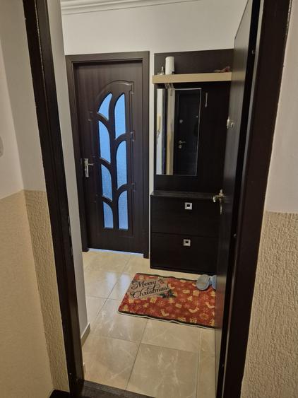 Apartament cu 2 camere semidecomandat în Podu Roș