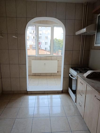 Apartament cu 3 camere semidecomandat în Titan