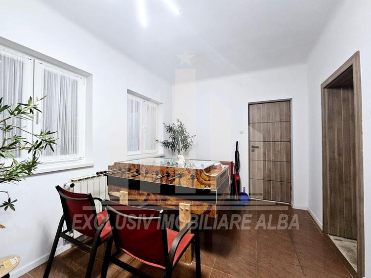 Casă individuală cu 6 camere cu Canalizare în Cetate