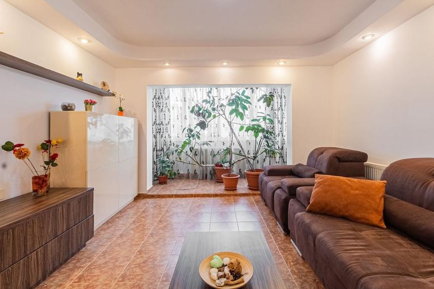 Apartament cu 4 camere decomandat, mobilat în Scriitorilor