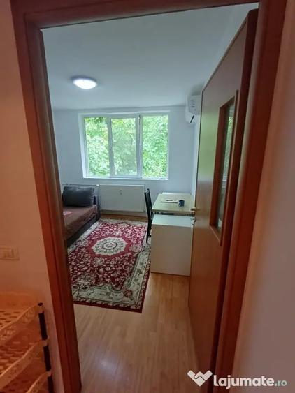 Apartament cu 3 camere decomandat în Tei