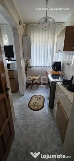 Apartament cu 3 camere decomandat în Micro 4
