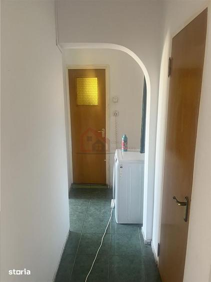 Apartament cu 4 camere decomandat în Tei