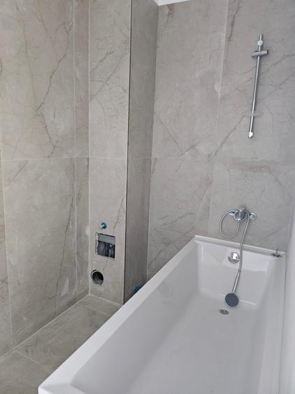 Apartament cu 3 camere semidecomandat în Exterior Est