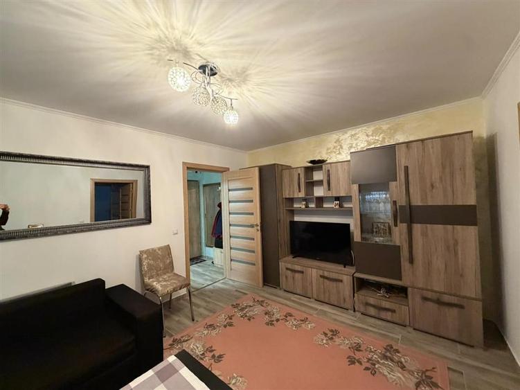 Apartament cu 2 camere semidecomandat în Podu Roș