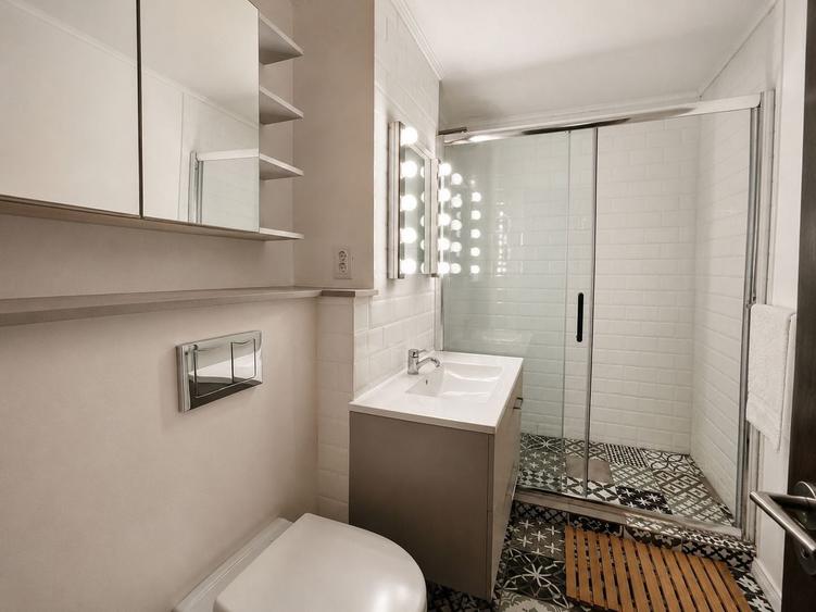 Apartament cu 3 camere semidecomandat, mobilat în Bucovina