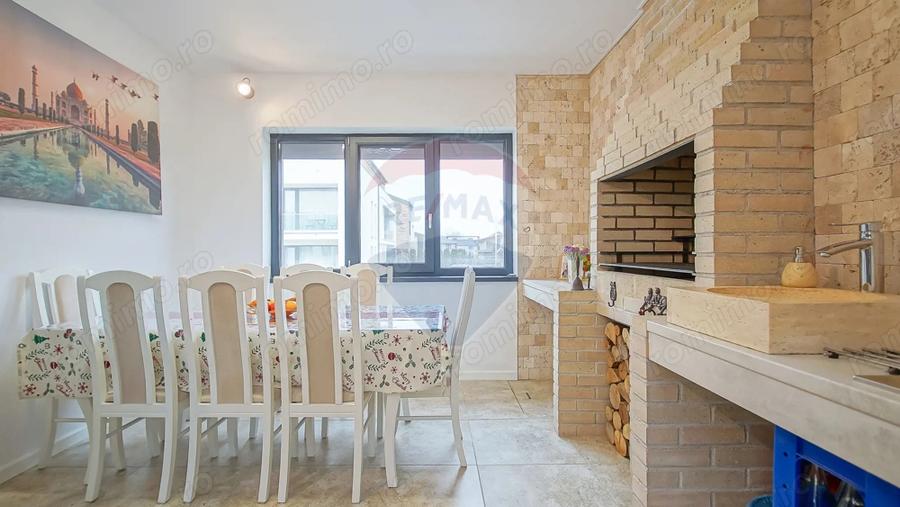 Casă cu 8 camere cu Teren 733 Mp în Bartolomeu