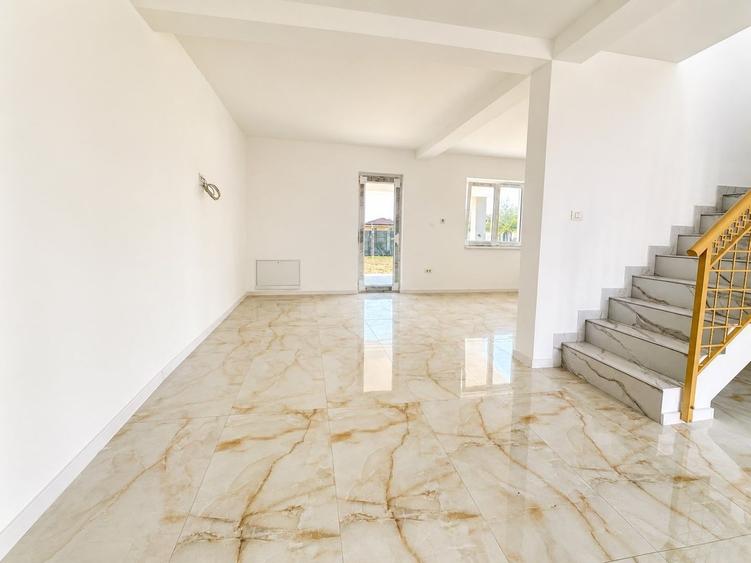 Duplex cu 4 camere cu Canalizare în Moșnița Nouă