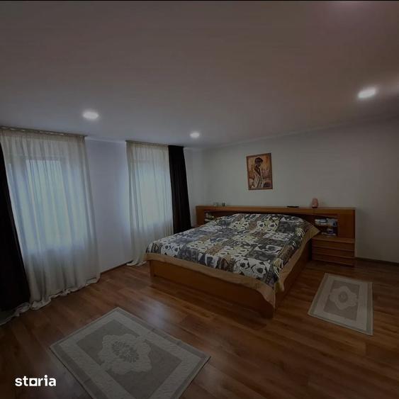 Casă cu 7 camere cu Teren 960 Mp în Câmpineanca