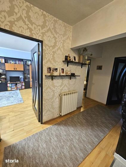 Apartament cu 3 camere decomandat, mobilat în Central