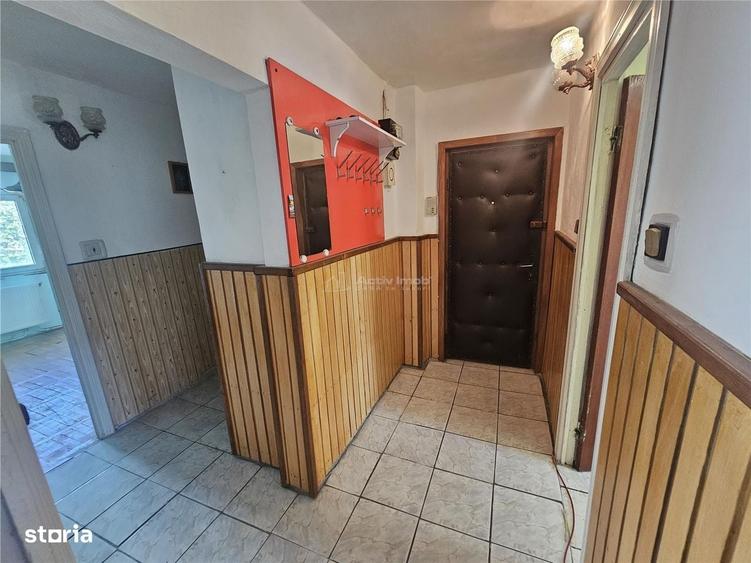 Apartament cu 4 camere decomandat în Central