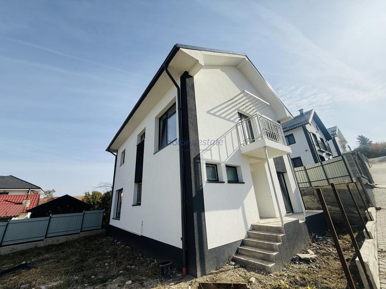 Casă individuală cu 4 camere cu Canalizare în Exterior Est