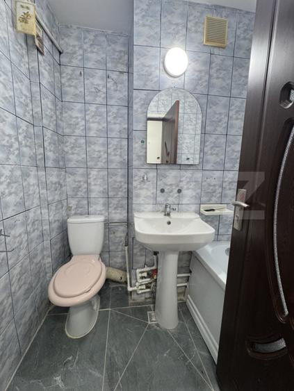 Apartament cu 3 camere semidecomandat în Central