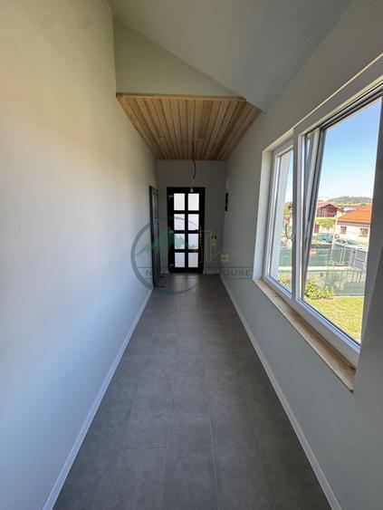 Apartament cu 3 camere semidecomandat, mobilat în Sânpetru