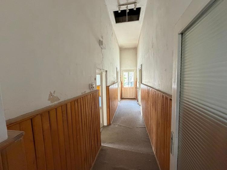 Casă cu 6 camere cu Teren 355 Mp în Victoriei