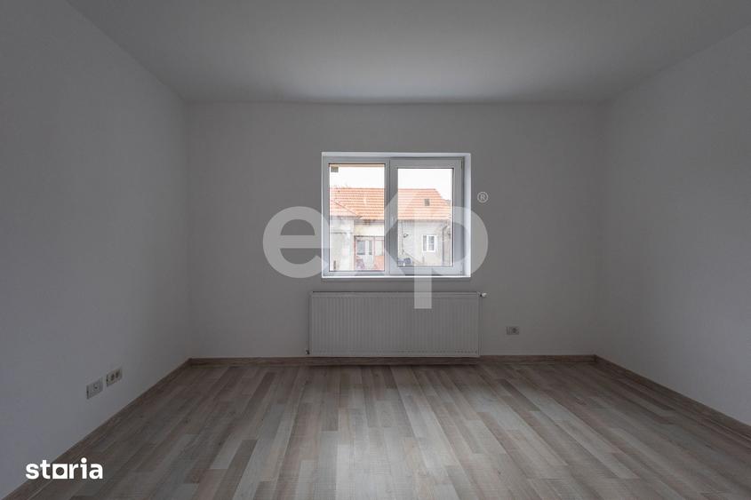 Casă cu 3 camere cu Teren 480 Mp în Sânmihaiu Român