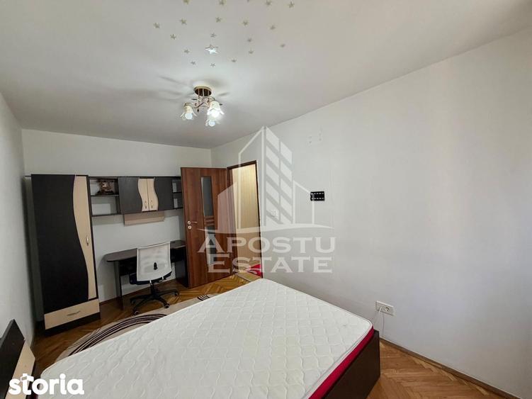 Apartament cu 3 camere, mobilat în Girocului