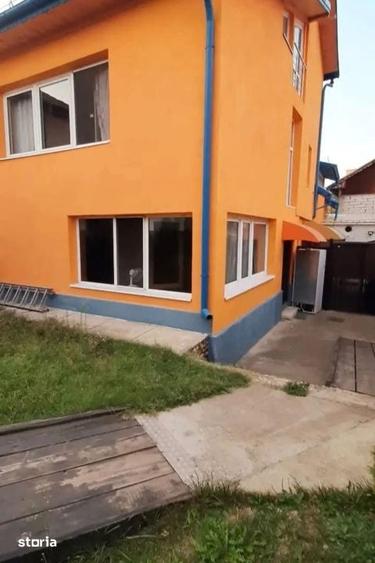 Casă cu 3 camere cu Teren 160 Mp în Central