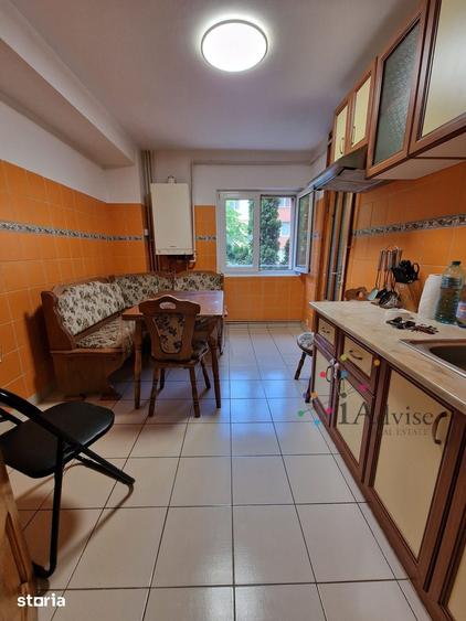 Apartament cu 4 camere decomandat în Noua