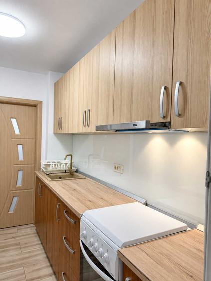 Apartament cu 3 camere decomandat în Fizicienilor